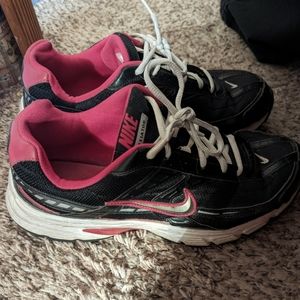 Nike Initiator size 11 pink/blk/wht